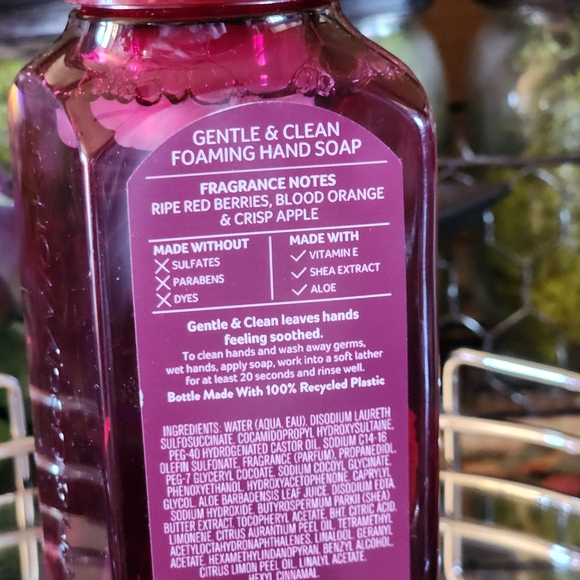 Bath & Body Works Festive Soaps Bright Christmas Morning & Fresh Sparkling Snow - Picture 4 of 5